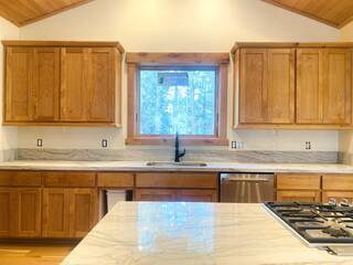Listing Image 4 for 10695 Winchester Court, Truckee, CA 96161-0000
